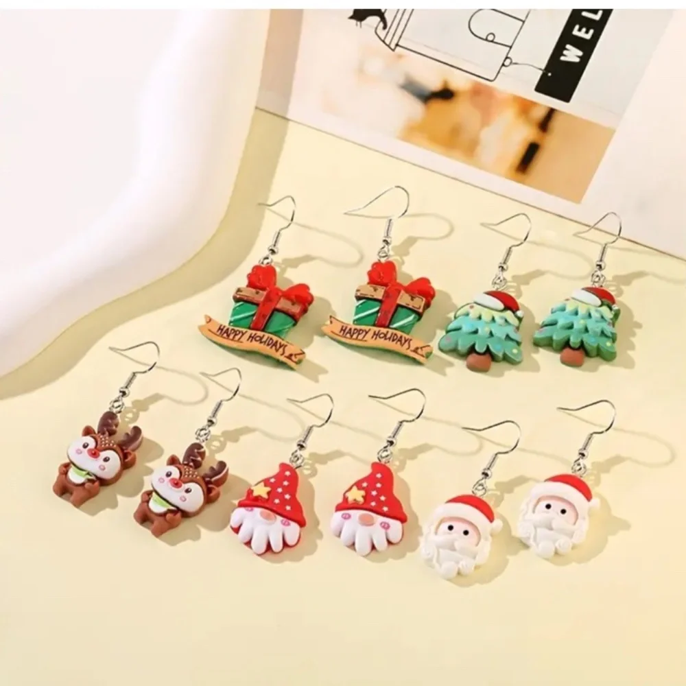 NWT! 5 Pairs of Absolutely Adorable Christmas Holiday Pierced Dangle Ear…